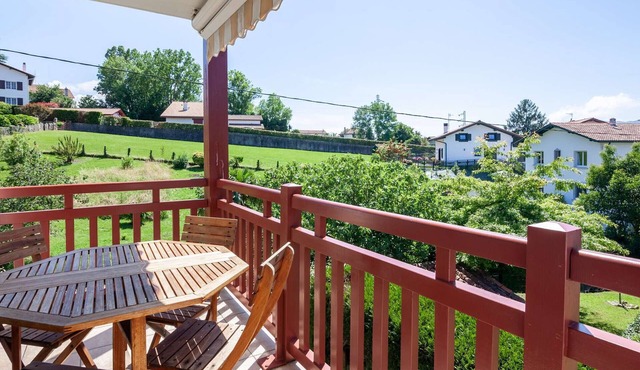 Quiet and Modern Apartment with Balcony Near Beach and Town Center