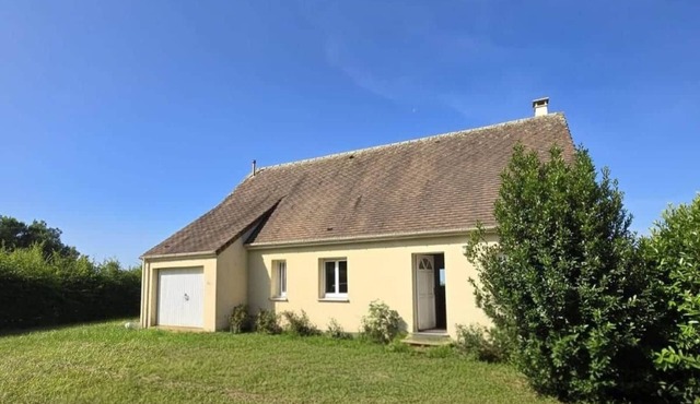 Quiet and panoramic view of fields and La Sarthe