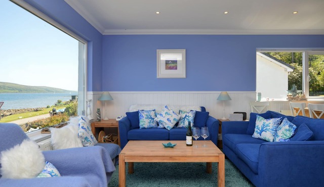 Quiet and peaceful location this coastal retreat boasts spectacular sea views, sleeps 6