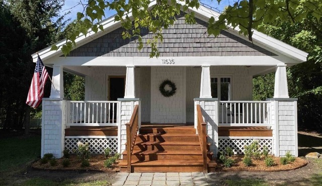 Quiet and Peaceful Bungalow close to all area amenities!