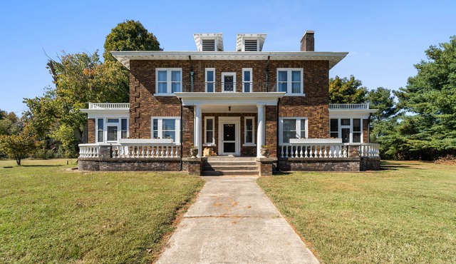 Quiet and Peaceful Century Old Farm House Stunning & Luxurious