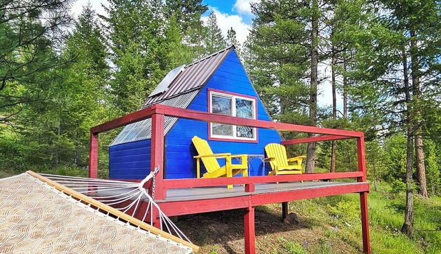 Quiet and Pet-friendly Cabin with a deck, shared hot tub near Missoula, Montana
