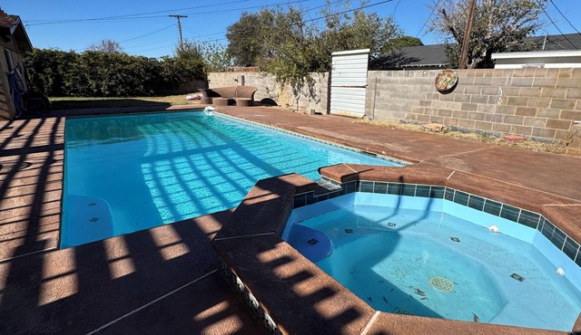 Quiet and private 4-bedroom Ranch Style house with inground pool & hot tub!