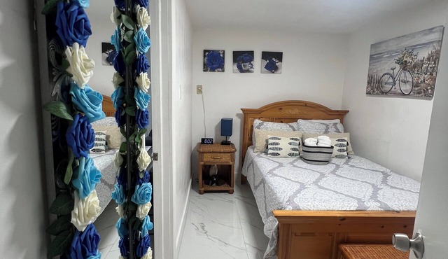 Quiet and private apartment in Hollywood!