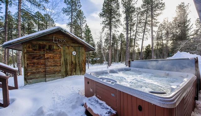 Quiet and Private Paradise Close to Highway, ATV and Snowmobile Trails!