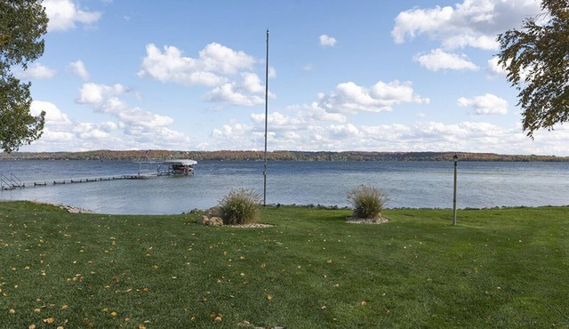 Quiet and private sandy bottom lakefront