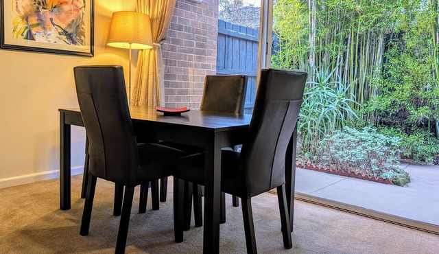 Quiet and private spacious 1 bedroom apartment in prestigious Hawthorn street