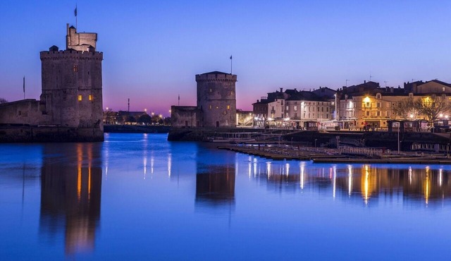 Quiet and qualitative cottage countryside and sea in school