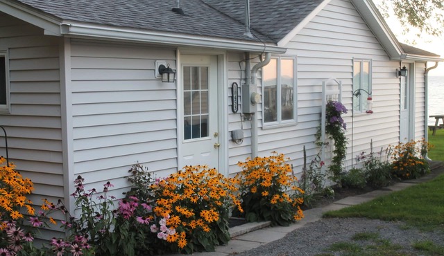 Quiet and relaxing getaway by the lake