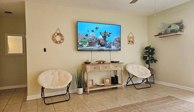 Quiet And relaxing condo/a few steps to beach and Tom Renick beachfront park