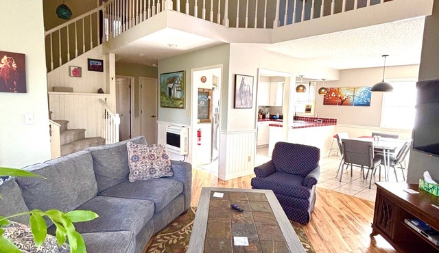 Quiet and secluded home, 3.5 miles to TIEC