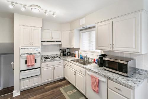 Quiet and Spacious 4BR Family Home Near Naval Base