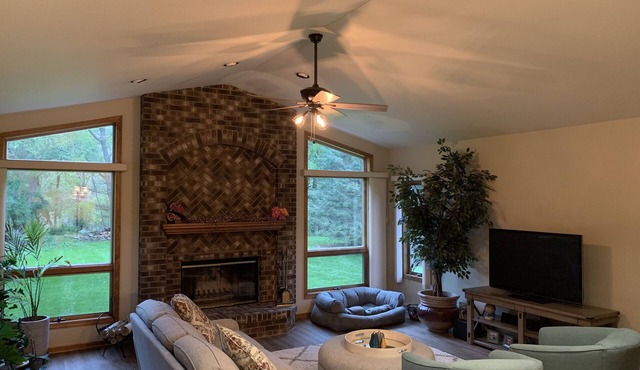 Quiet and spacious home, close to downtown, the beach, and fantastic golfing.
