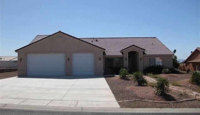 Quiet and Spacious 4-br home - Safe Neighborhood - SNOWBIRDS WELCOME