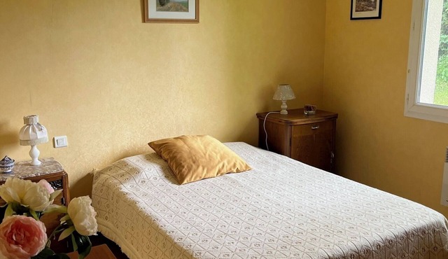 Quiet and surrounded by nature 10 mm from the A75 freeway