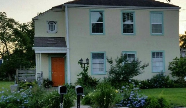Quiet and tranquil home 15 min from the party in the quarter