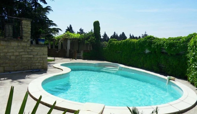 Quiet and tranquility near the alpilles in this house with swimming pool