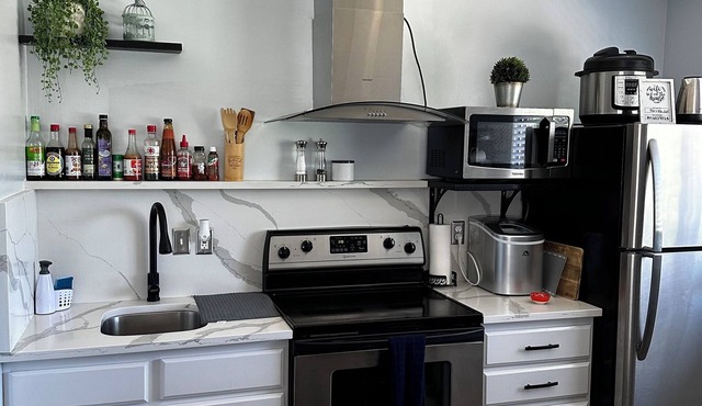 Quiet and very cozy apartment, very close to the freeway and lakes.