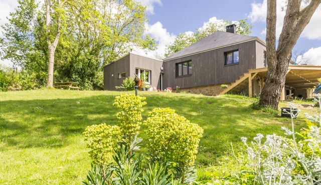 Quiet apartment with private terrace, parking, and WiFi