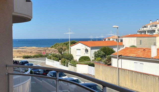 Quiet apartment with pool in Chaume