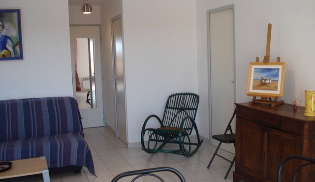 Quiet apartment 300 yards away from the beach