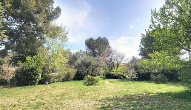 Quiet apartment 5 minutes from the center of Aix-en-Provence with terrace & parking