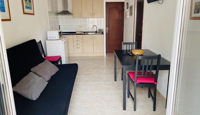 QUIET APARTMENT IDEAL COUPLES