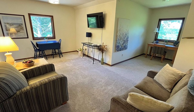 Quiet Apartment in Beautiful Setting