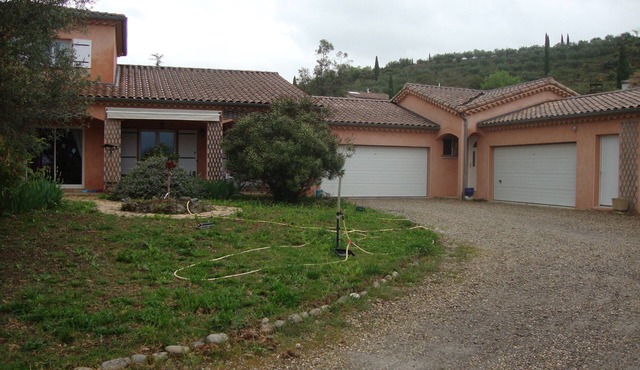 Quiet apartment in property near the city center