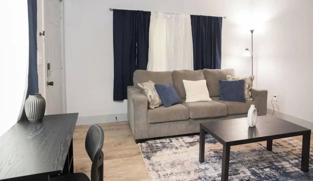 Quiet Apartment, Just 4 Minutes from Downtown