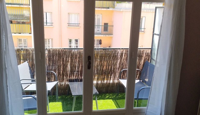 Quiet apartment near public transport