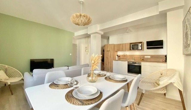 Quiet apartment near train station and Quimper historic center