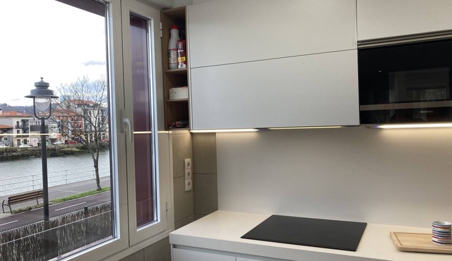 Quiet apartment next to the river, ideal for visiting Bilbao! w/Parking