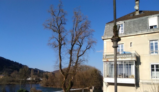 Quiet apartment on the banks of the Doubs