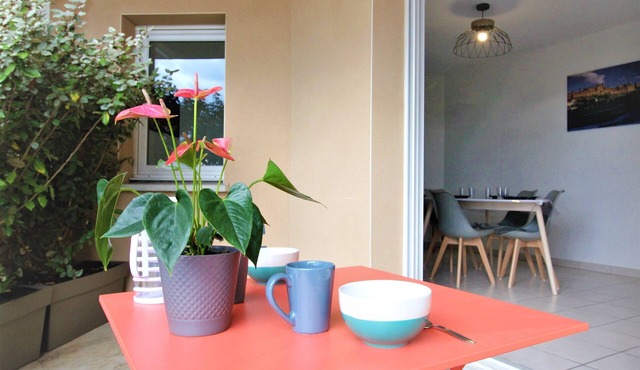 Quiet Apartment, Parking, Térasse, Lift, WIFI, Coffee.