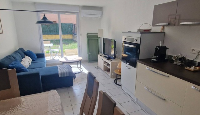 Quiet apartment, sleeps 4, garden-wi-fi parking