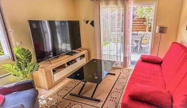 Quiet apartment : Swimming pool, jacuzzi, private garden and terrace