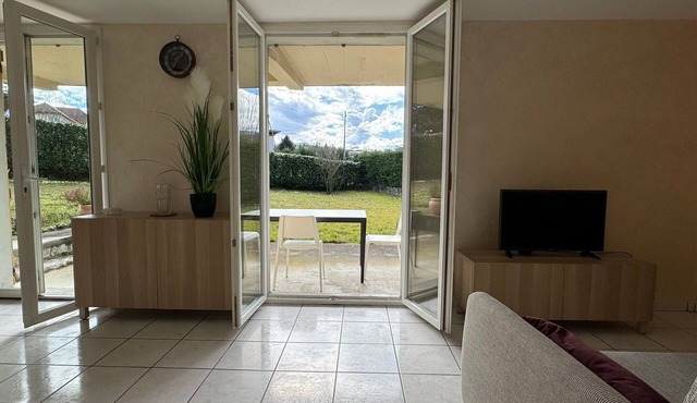 Quiet apartment with garden, terrace, parking, and wifi in Aix-les-Bains