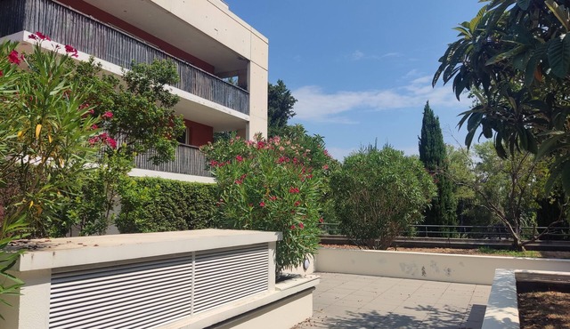 Quiet apartment with large terrace