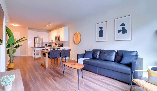 Quiet Apartment with Amazing Amenities @Alexandria