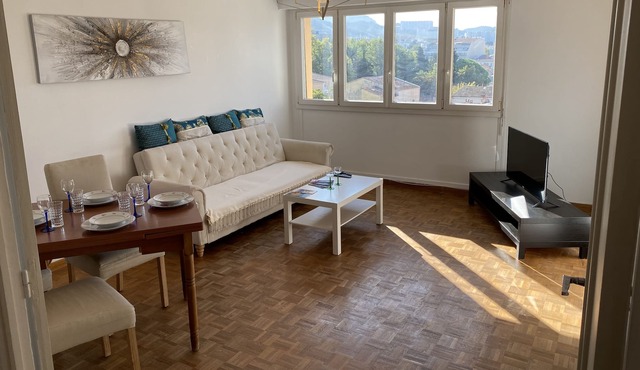 Quiet apartment with mountain view near beach /Stade vélodrome