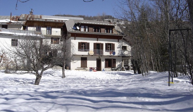 Quiet apartment with garden, close to the village