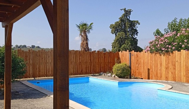 Quiet apartment with swimming pool in the countryside near Toulouse