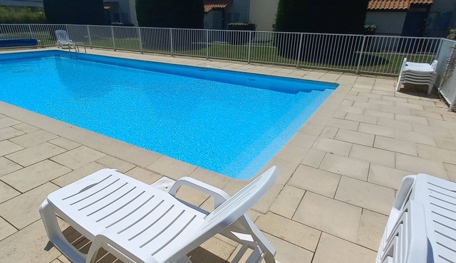 Quiet apartment with swimming pool, near the sea, located in the Golf de Pornic.