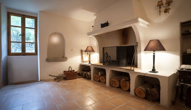 QUIET AUTHENTICITY IN VILLAGE HOUSE FOR 4 PEOPLE