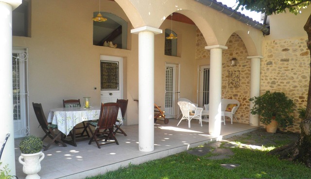 Quiet, authentic and refined Provencal farmhouse in the Gars