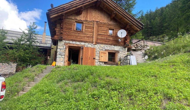 Quiet, authentic chalet in the heart of the Queyras, ideal for a truly relaxing break