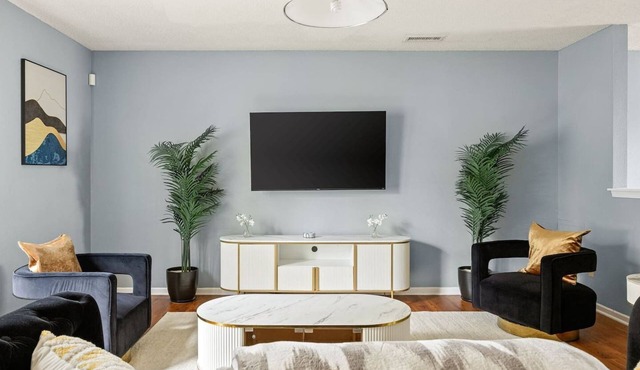 Quiet Avon Retreat – Near Indy, IMS & Airport