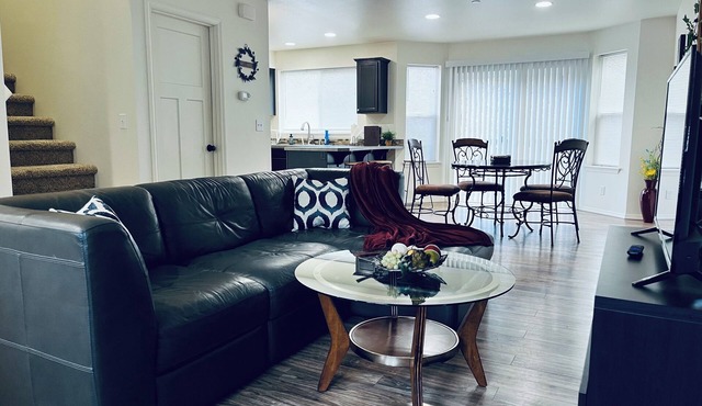 Quiet & backed by trees, centrally located home close to downtown and ferries.