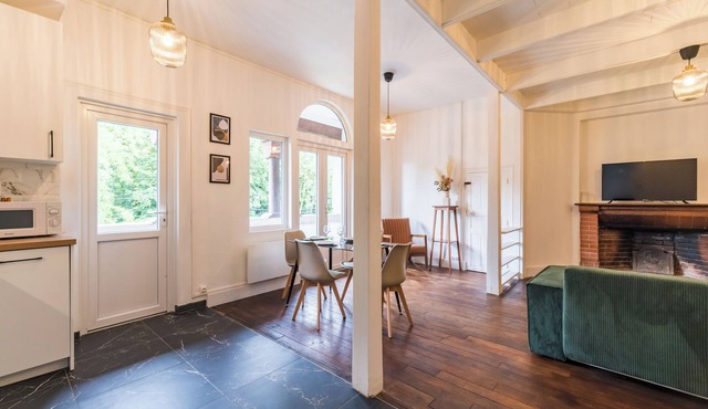 Quiet balcony, close to train station Hotel Lefort